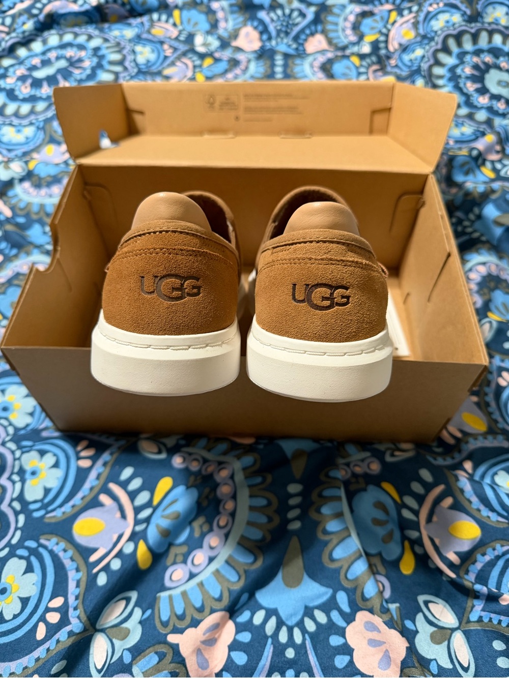 NWT UGG Alameda Slip-On in Chestnut with White Sole - Picture 4 of 10